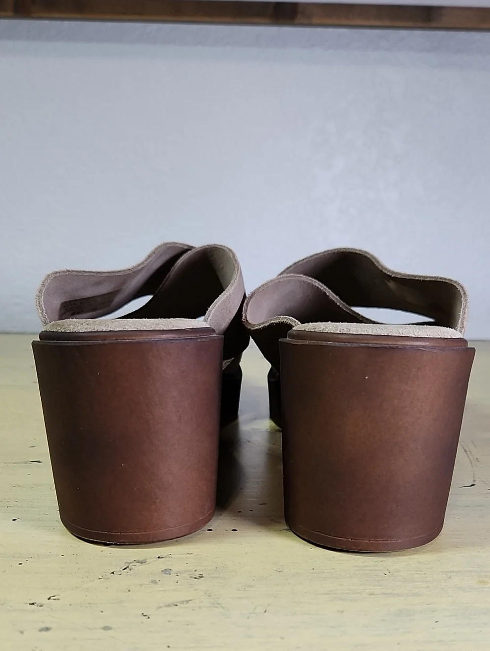 🌟 BioNatura Italian Suede Criss-Cross Platform Sandals – Size 9 🌟